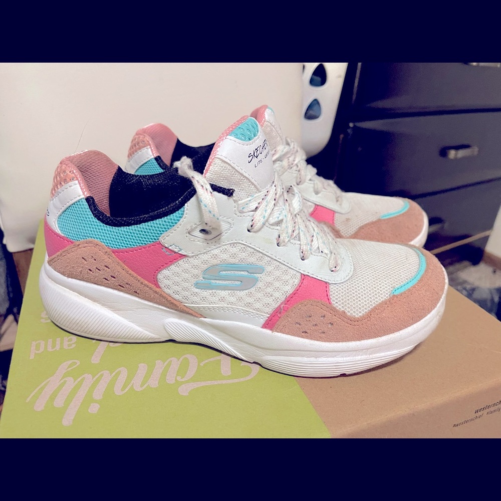 Sketchers lite weight
